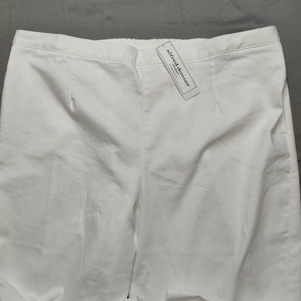 Alfred Dunner Classics Women‎ Plus 24W Pull-On White Denim Capri Pants NEW - Picture 2 of 9